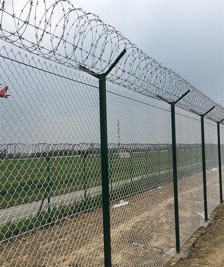 山東鋁包鋼機(jī)場(chǎng)圍欄網(wǎng)圖片3